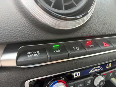 Audi A3 Sportback 1.4 e-tron S-tronic — Hybride rechargeable, 51 500 km seulement — Miniature 24
