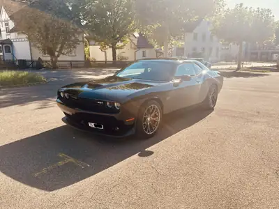 Dodge Challenger SRT 6.4 — Muscle-car légendaire, 492 ch et première main — rear view