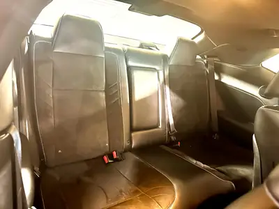 Dodge Challenger SRT 6.4 — Muscle-car légendaire, 492 ch et première main — Thumbnail 9