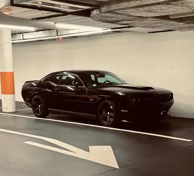 Dodge Challenger SRT 6.4 — Muscle-car légendaire, 492 ch et première main — Thumbnail 13