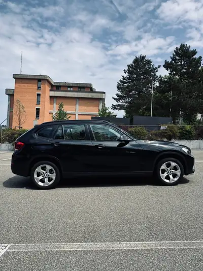 BMW X1 18d xDrive — SUV compact diesel robuste, 170'000 km, sans sinistre — fianco