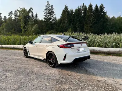 Honda Civic 2.0 VTEC Type R — Performance sportive, 18'000 km seulement — rear view