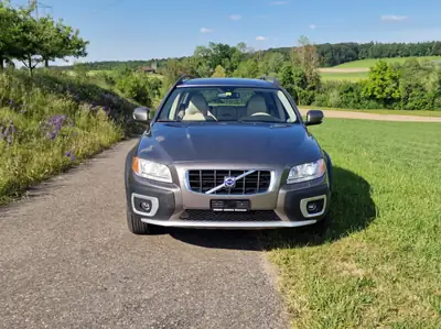 Volvo XC70 2.4 D5 Momentum AWD — SUV robuste, diesel efficace, contrôle MFK récent — interni