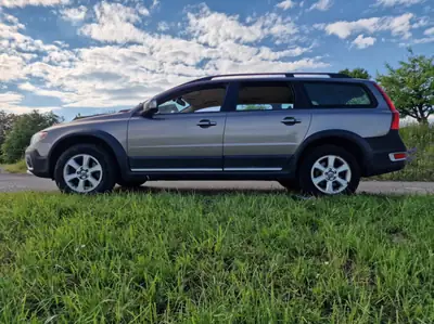 Volvo XC70 2.4 D5 Momentum AWD — SUV robuste, diesel efficace, contrôle MFK récent — Miniatura 10