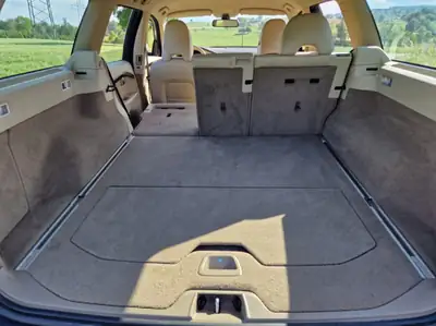 Volvo XC70 2.4 D5 Momentum AWD — SUV robuste, diesel efficace, contrôle MFK récent — Miniatura 12