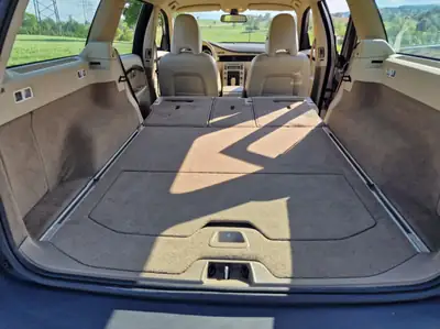 Volvo XC70 2.4 D5 Momentum AWD — SUV robuste, diesel efficace, contrôle MFK récent — Miniatura 13