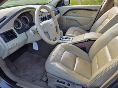 Volvo XC70 2.4 D5 Momentum AWD — SUV robuste, diesel efficace, contrôle MFK récent — Miniatura 16
