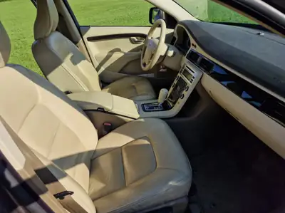 Volvo XC70 2.4 D5 Momentum AWD — SUV robuste, diesel efficace, contrôle MFK récent — Miniatura 18