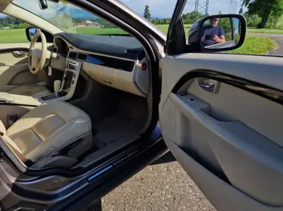 Volvo XC70 2.4 D5 Momentum AWD — SUV robuste, diesel efficace, contrôle MFK récent — Miniatura 17