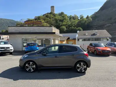 Peugeot 208 1.2 PureTech GT Line — Citadine dynamique, entretien complet, faible kilométrage — vue extérieure