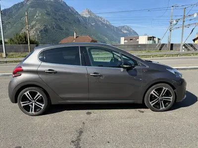 Peugeot 208 1.2 PureTech GT Line — Citadine dynamique, entretien complet, faible kilométrage — détail