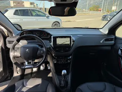 Peugeot 208 1.2 PureTech GT Line — Citadine dynamique, entretien complet, faible kilométrage — Miniature 11