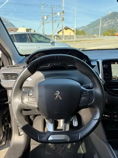 Peugeot 208 1.2 PureTech GT Line — Citadine dynamique, entretien complet, faible kilométrage — Miniature 14
