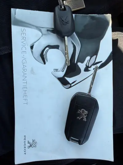 Peugeot 208 1.2 PureTech GT Line — Citadine dynamique, entretien complet, faible kilométrage — Miniature 16