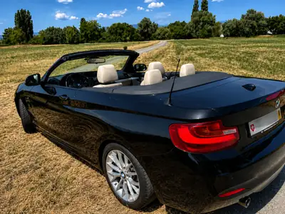 BMW M235i xDrive Cabriolet — Élégance décapotable et performance 326 ch — Heckansicht