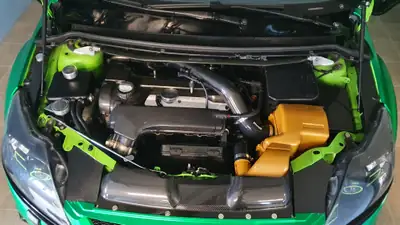 Ford Focus RS MK2 — Performance 305 ch, 3 portes, histoire sportive garantie — fianco