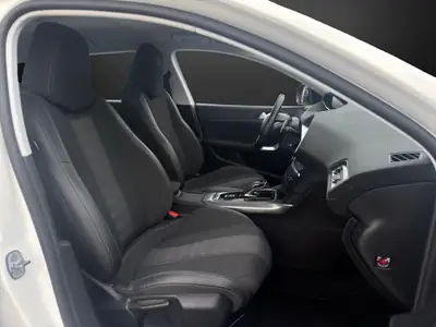 Peugeot 308 SW 1.5 BlueHDI Allure EAT8 — Break diesel efficient, fraîchement révisé — Miniature 9
