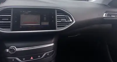 Peugeot 308 SW 1.5 BlueHDI Allure EAT8 — Break diesel efficient, fraîchement révisé — Miniature 11