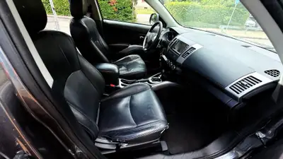 Citroën C-Crosser 2.2 HDi Exclusive — SUV 7 places robuste, diesel économe — Miniature 10