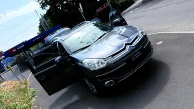 Citroën C-Crosser 2.2 HDi Exclusive — SUV 7 places robuste, diesel économe — Miniature 14