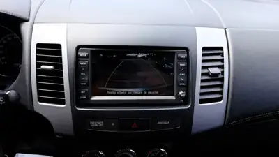 Citroën C-Crosser 2.2 HDi Exclusive — SUV 7 places robuste, diesel économe — Miniature 16
