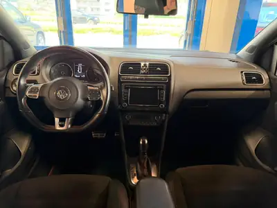 VW Polo 1.4 TSI GTI DSG — Sportive compacte avec turbo, boîte auto et 180 ch — Miniatura 12