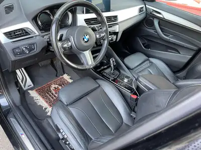 BMW X1 M-Sport xDrive — Compact premium tout-terrain, équipement complet 2018 — vista posteriore