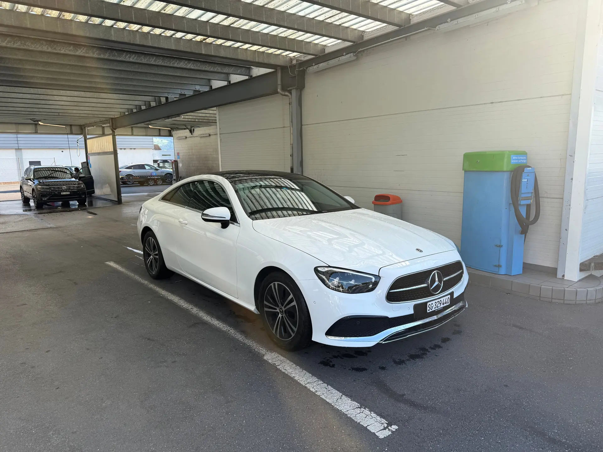 Mercedes-Benz E 220 d Coupé — Élégance sportive et efficacité diesel — vista esterna