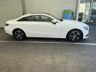 Mercedes-Benz E 220 d Coupé — Élégance sportive et efficacité diesel — interni