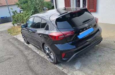 Ford Focus 1.0i EcoBoost Hybrid 155 ST-Line X — Citadine hybride légère, très faible consommation — vista esterna