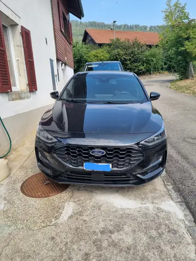 Ford Focus 1.0i EcoBoost Hybrid 155 ST-Line X — Citadine hybride légère, très faible consommation — fianco
