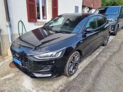 Ford Focus 1.0i EcoBoost Hybrid 155 ST-Line X — Citadine hybride légère, très faible consommation — vista posteriore