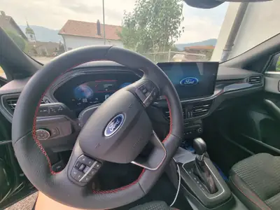 Ford Focus 1.0i EcoBoost Hybrid 155 ST-Line X — Citadine hybride légère, très faible consommation — interni