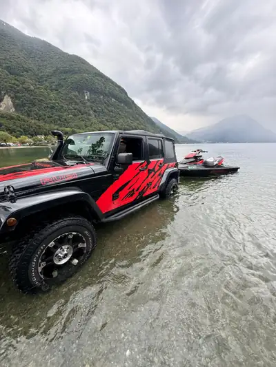 Jeep Wrangler Sahara JK — 4x4 mythique avec équipements tout-terrain premium — Thumbnail 7