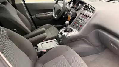 Peugeot 5008 1.6 16V — Monospace 7 places fiable, entretien maîtrisé — Miniature 7