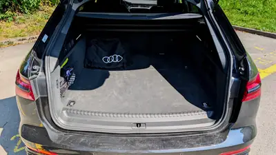 Audi A6 50 TFSI e S Line — Break hybride rechargeable, 21 500 km seulement — vista posteriore
