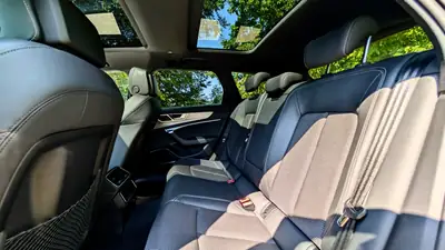 Audi A6 50 TFSI e S Line — Break hybride rechargeable, 21 500 km seulement — cruscotto