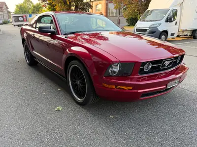 Ford Mustang V6 Coupé 2005 — Icône américaine rouge, motorisation V6 performante — Miniature 9