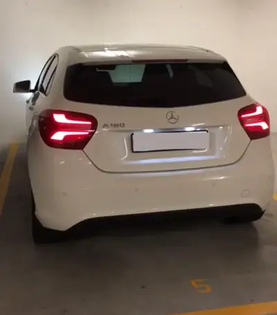 Mercedes-Benz Classe A 180 — Berline compacte élégante, 98'000 km, sans accident — vista posteriore