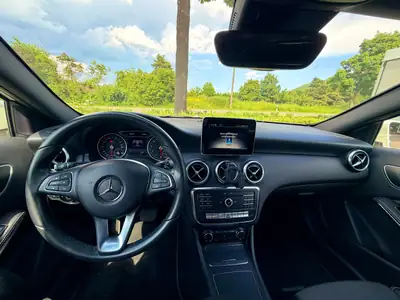 Mercedes-Benz Classe A 180 — Berline compacte élégante, 98'000 km, sans accident — fianco