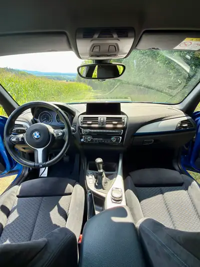 BMW 118i M Sport — Berline dynamique, 78 000 km, équipée Apple CarPlay — cruscotto