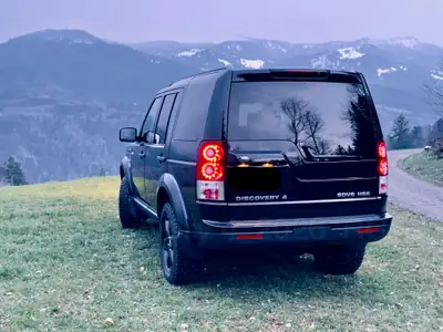 Land Rover Discovery IV 3.0 SDV6 HSE — 7 places, diesel puissant, frais de contrôle technique — tableau de bord