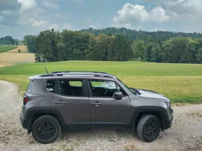 Jeep Renegade 2.0 CRD 120 Night Eagle — SUV compact diesel AWD, sans sinistre — Heckansicht