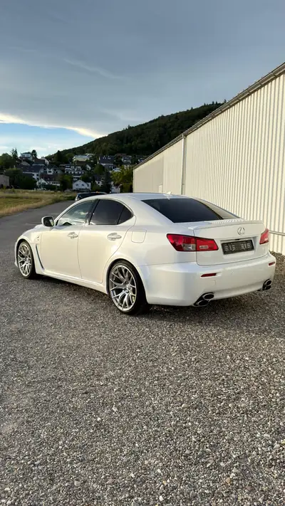 Lexus IS F — Berline sportive 423 ch, blanc pur, faible kilométrage — Innenraum
