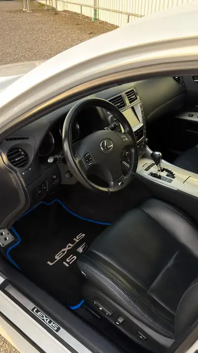 Lexus IS F — Berline sportive 423 ch, blanc pur, faible kilométrage — Miniatur 9