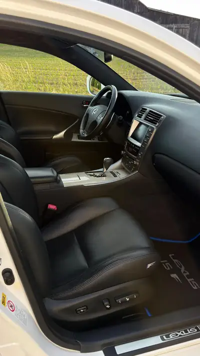 Lexus IS F — Berline sportive 423 ch, blanc pur, faible kilométrage — Miniatur 8