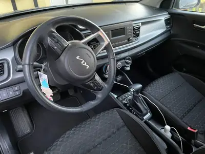 Kia Rio 1.0 T-GDi Power — Citadine fiable, 75'000 km, sans sinistre — vista posteriore