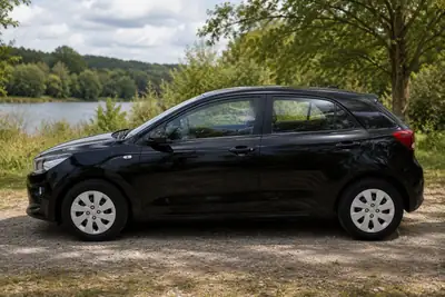 Kia Rio 1.0 T-GDi Power — Citadine fiable, 75'000 km, sans sinistre — vista esterna