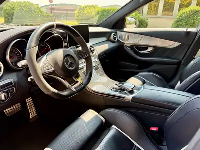 Mercedes-Benz C 63 S AMG — Berline sport break haute performance, 510 ch — cruscotto