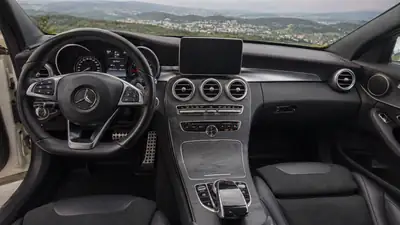 Mercedes-Benz C 450 AMG 4matic — Break sportif, 367 ch et traction intégrale — interni